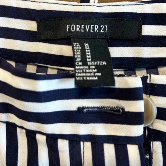 Forever XXI paperbag shorts - Picture 2 of 3